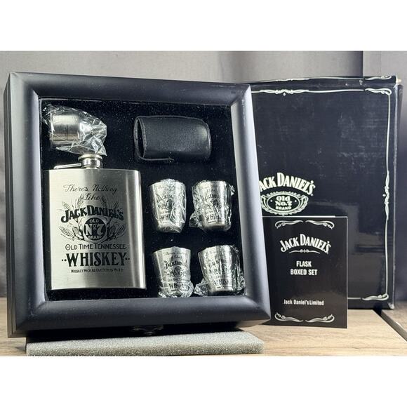 RARE Jack Daniel’s Flask Boxed Gift Set Old No 7 Stainless Steel Shot Glasses - Picture 1 of 3